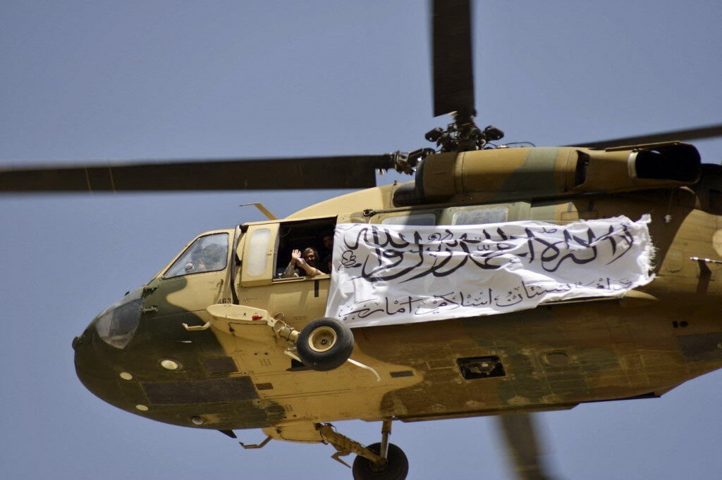 عکس | «شاهین‌سیاه» آمریکا در دستان طالبان