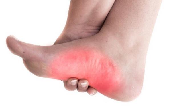 What is the cause of foot pain and its treatment methods