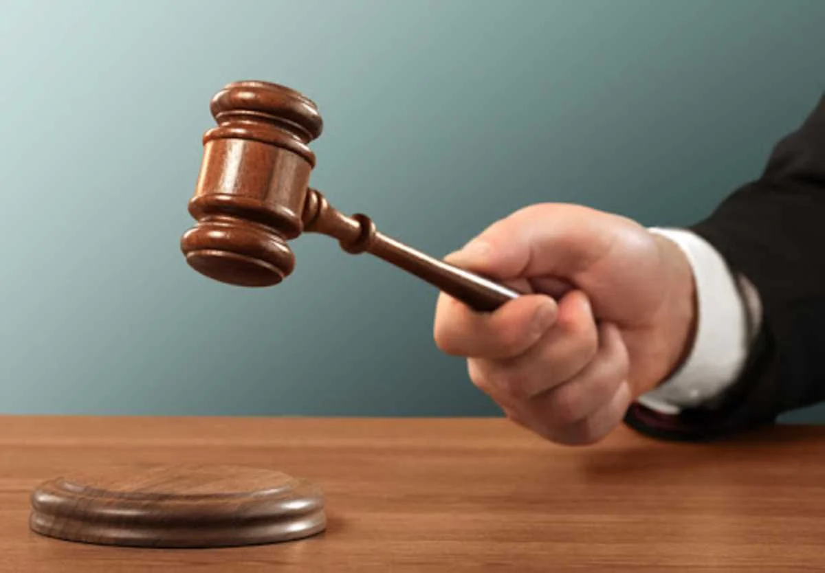 What are the steps of a criminal complaint in the prosecutor's office
