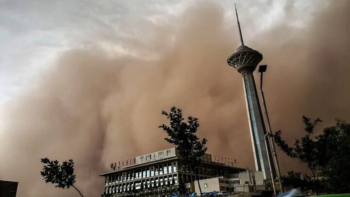 توفان استانهای قم، البرز و تهران را در بر میگیرد