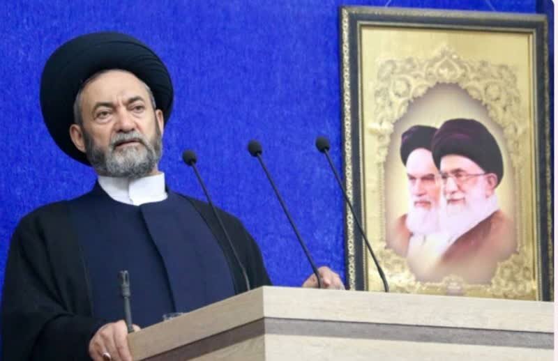 امام جمعه اردبیل: اجرای قانون هماهنگی حقوق برای معلم شایستهتر از تجلیل است